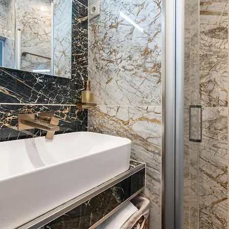 In - Cosy Place In The Hear Of Paris