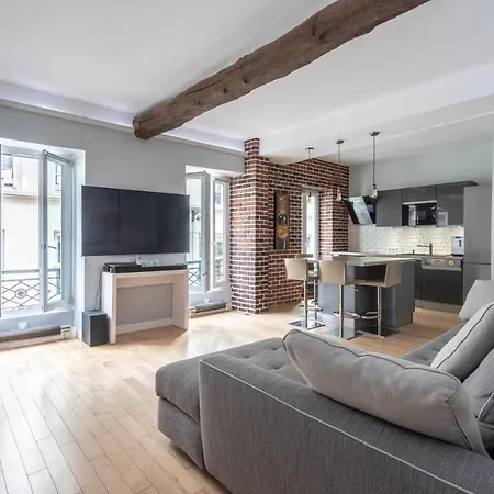 Guest house In - Cosy Place In The Hear Of *