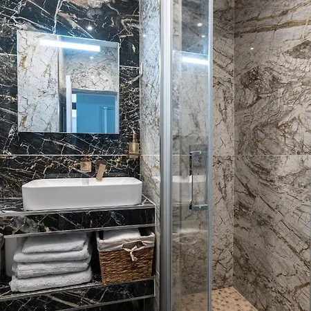 In - Cosy Place In The Hear Of Paris